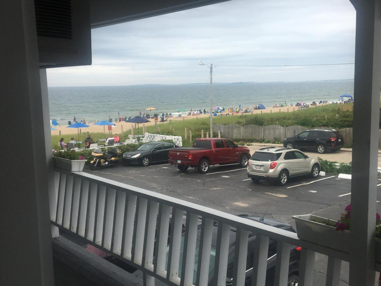 Sandpiper Beachfront Motel Олд Орчард Бийч Екстериор снимка